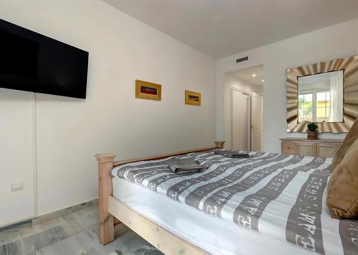 Mimosa Golf & *